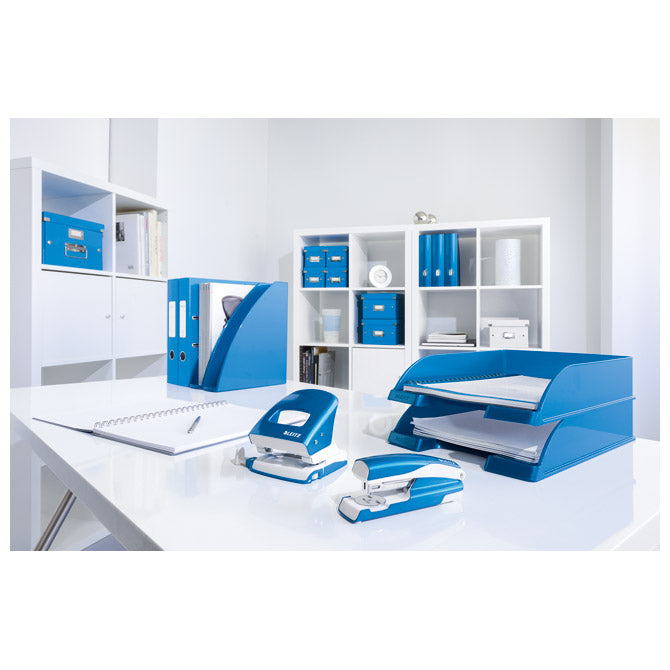 STROJ ZA SPENJANJE DO 30 LISTOV NAMIZNI WOW LEITZ 55022236 METALIK SVETLO MODRA