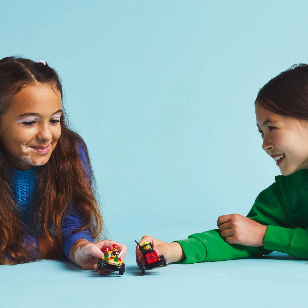 LEGO City 60458 Auto dostavljača pizze vs. vatrogasno vozilo u trci
