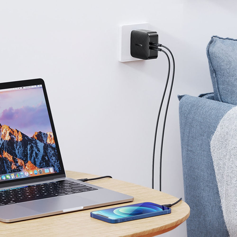 Ugreen - Stenski polnilec (70867) - 2x USB-C, PD, GaN 66W, 3.3A - črn