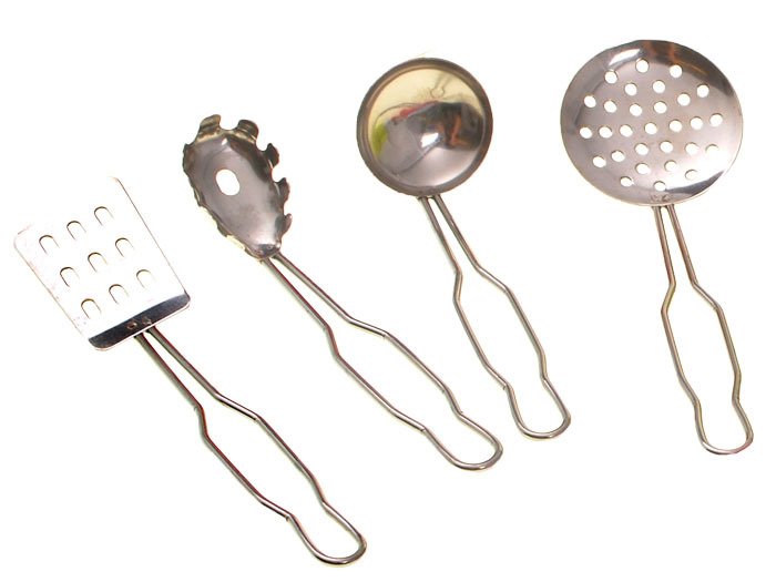 Set dječjeg metalnog posuđa