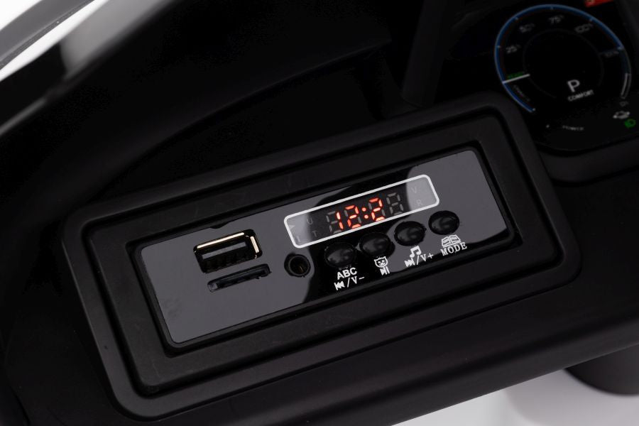 Licencirani auto na akumulator Audi E-Tron GT 4 x 4- bijeli