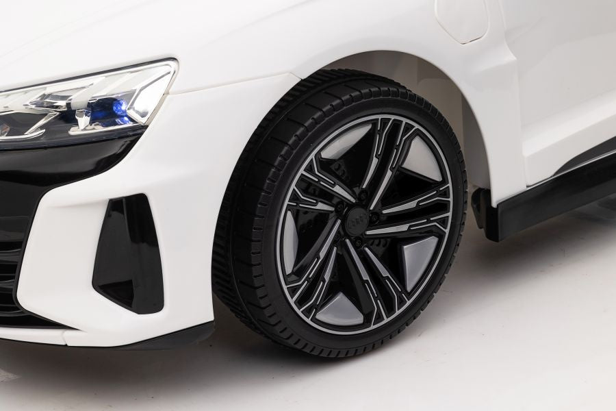 Licencirani auto na akumulator Audi E-Tron GT 4 x 4- bijeli
