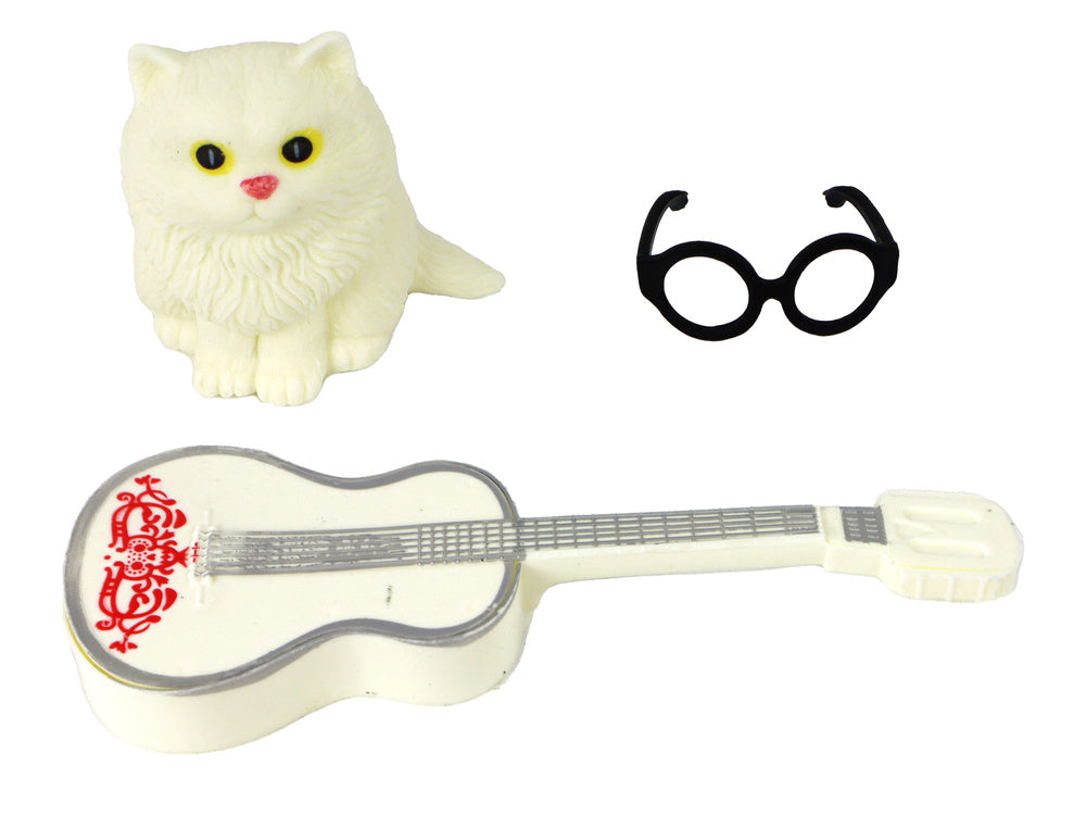 Lutka za igru Emily s bijelom gitarom i mačićem - 30 cm