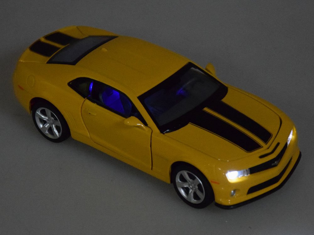 Metalni autić Chevrolet Camaro SS (1:32)