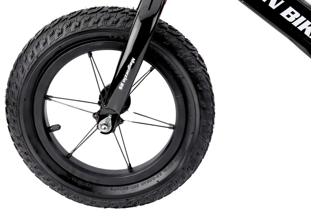 Bicikl bez pedala MAGNEZIO s laganom konstrukcijom - crni