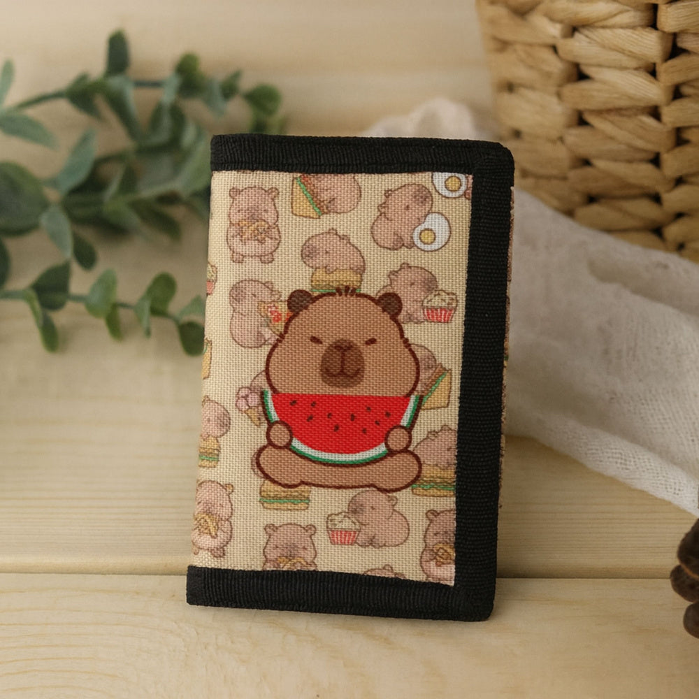 Novčanik s preslatkim motivom kapibare s lobenicom 12.5 x 8.5cm