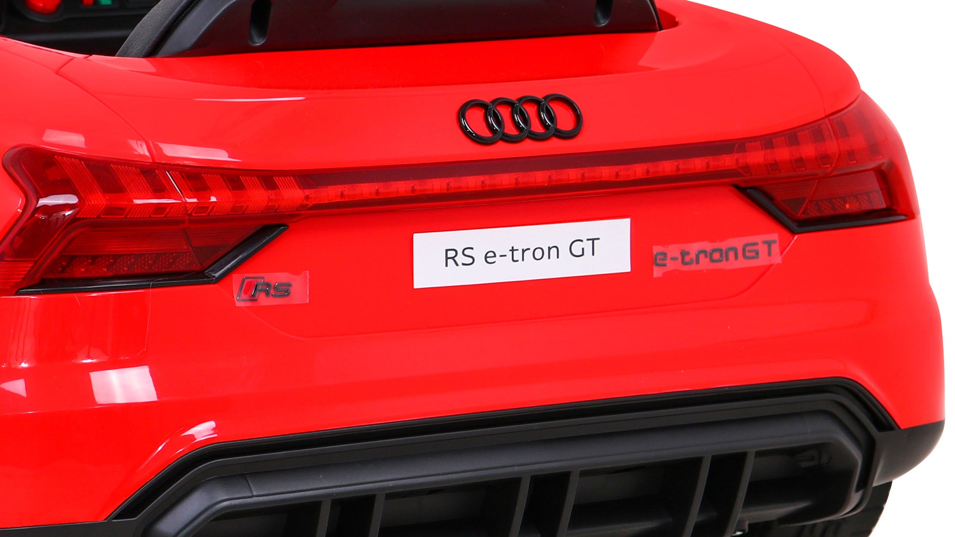 Licencirani auto na akumulator Audi RS E-Tron GT - crveni