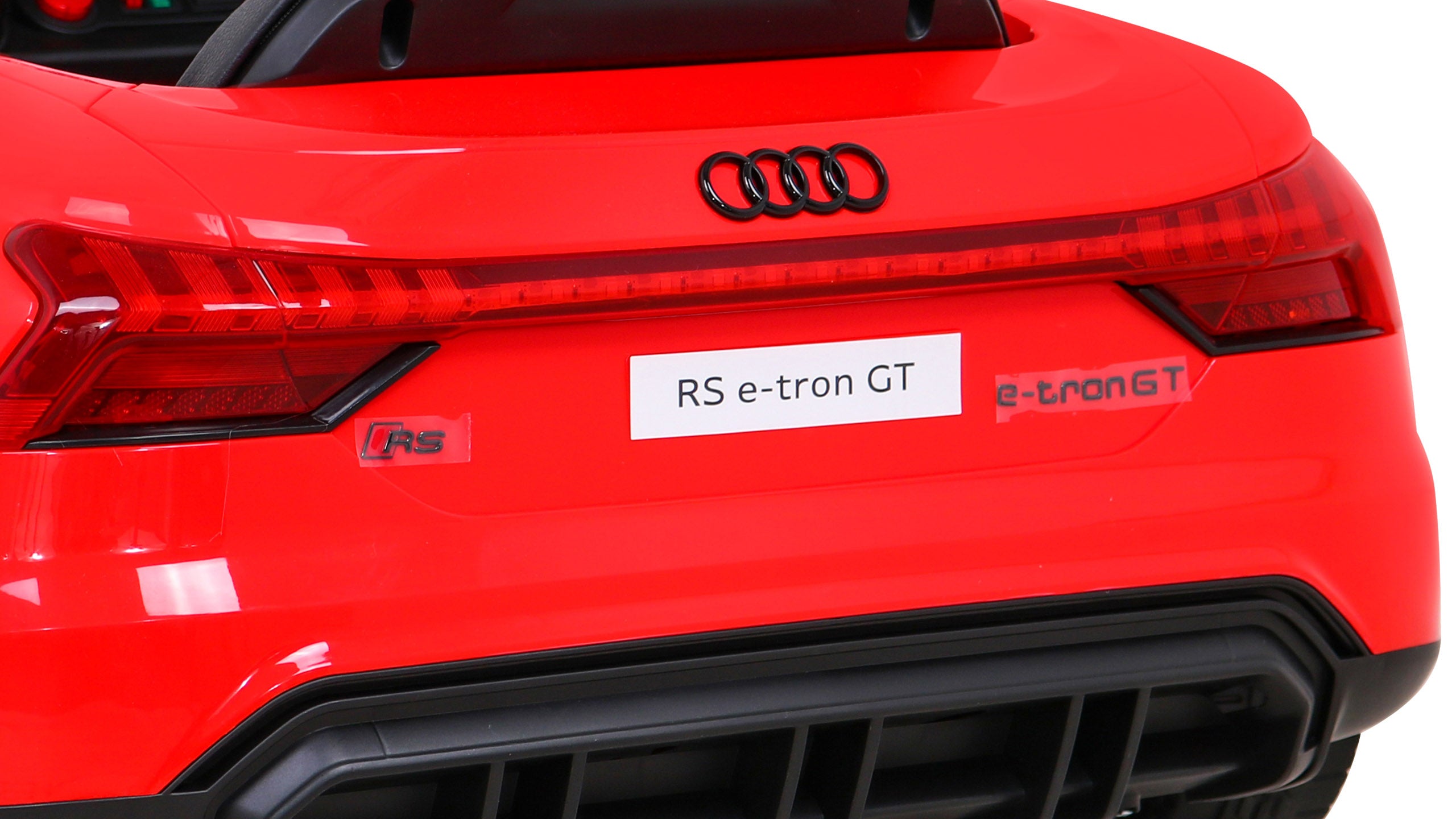 Licencirani auto na akumulator Audi RS E-Tron GT - crveni