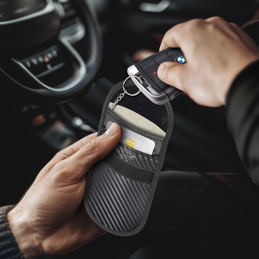 Tech-Protect RFID blokirajuća futrola za ključeve od automobila s držačem kartice - Carbon Fiber