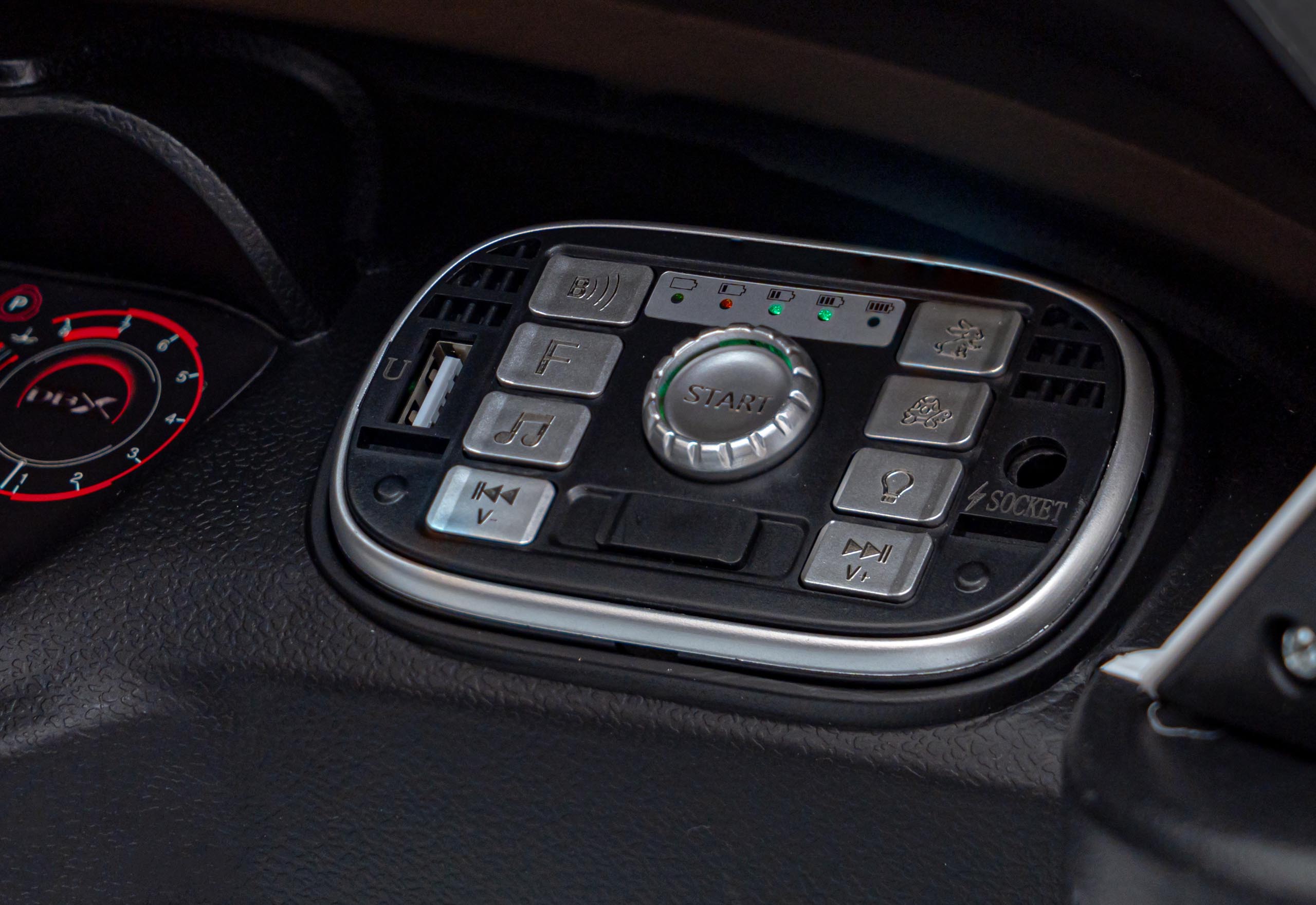 Licencirani auto na akumulator Aston Martin DBX - bijeli