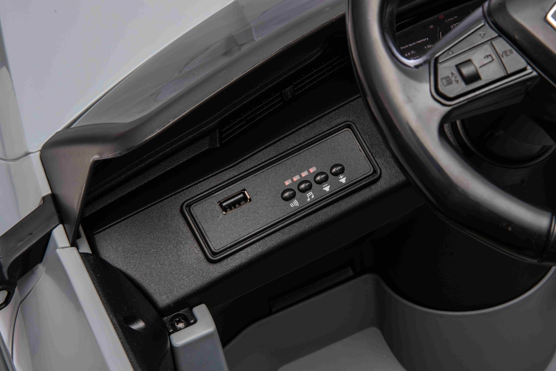 Licencirani auto na akumulator Audi SQ8 - sivi