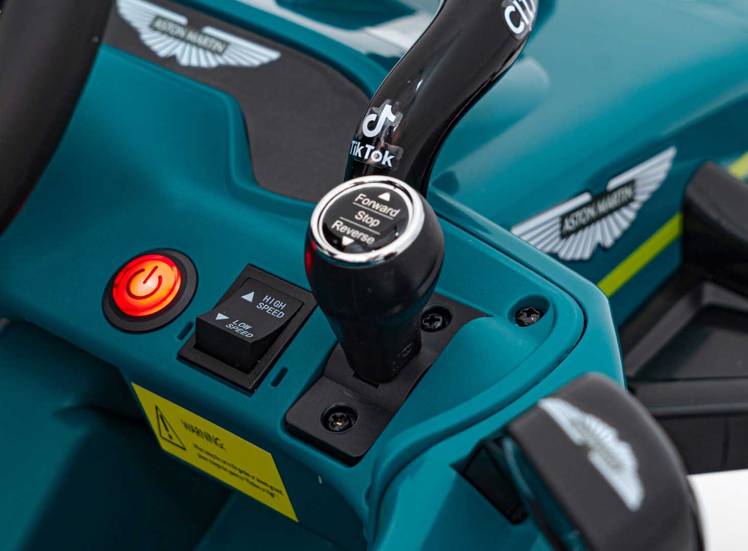 Formula1 na akumulator Aston Martin Cognizant Aramco - tirkizna