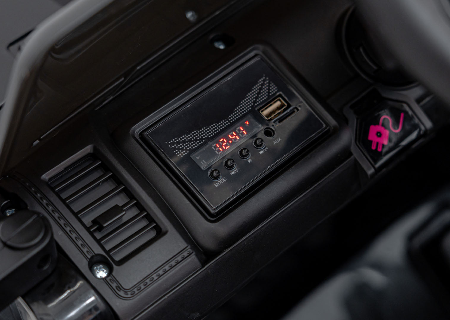 Auto na akumulator Off Road MOUNTAIN - crni