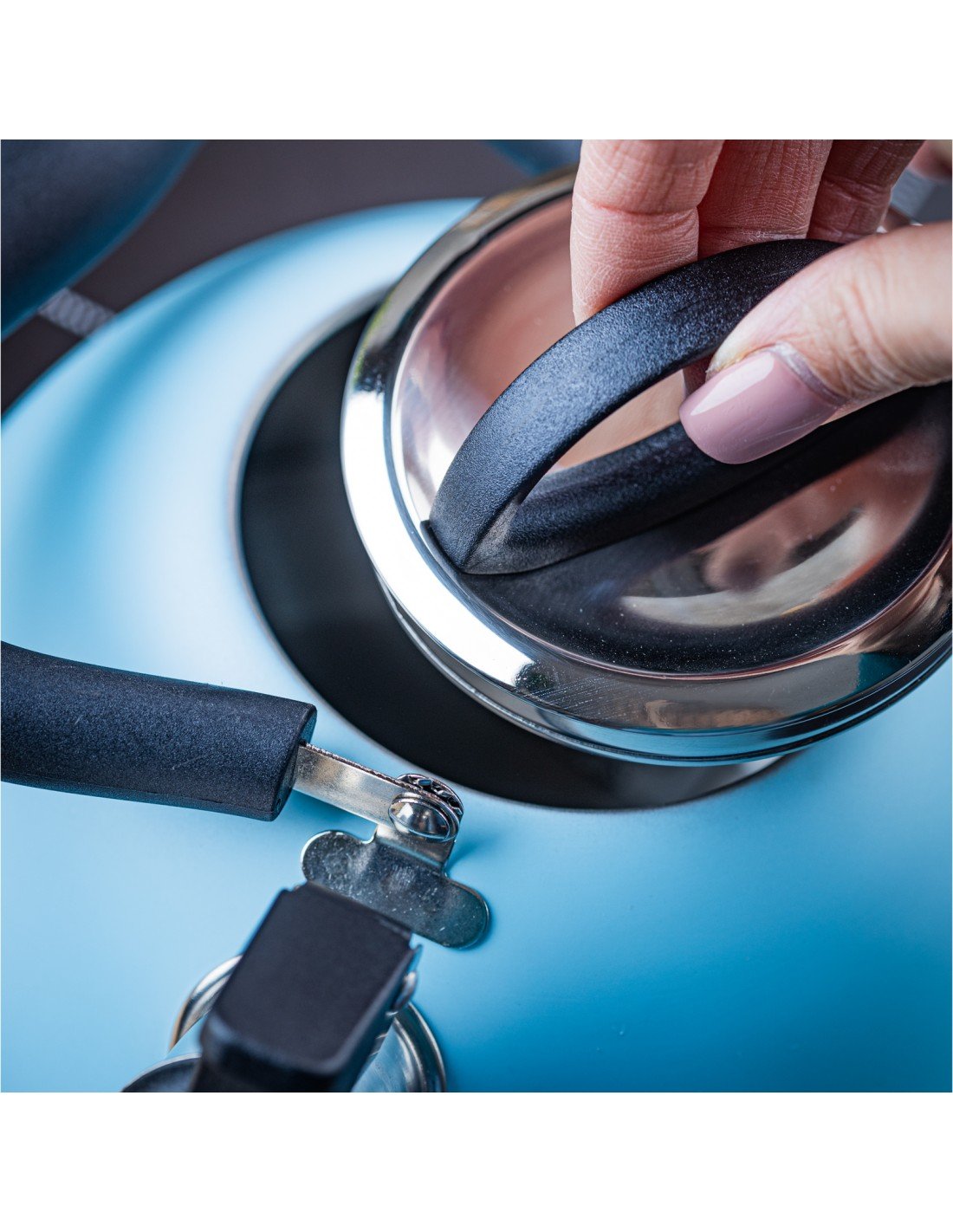 6848f24326e70829cfc6ee88_kettle-with-whistle-18l-stainless-steel-blue-kinghoff-kh-1857-1_1787444598037.jpg