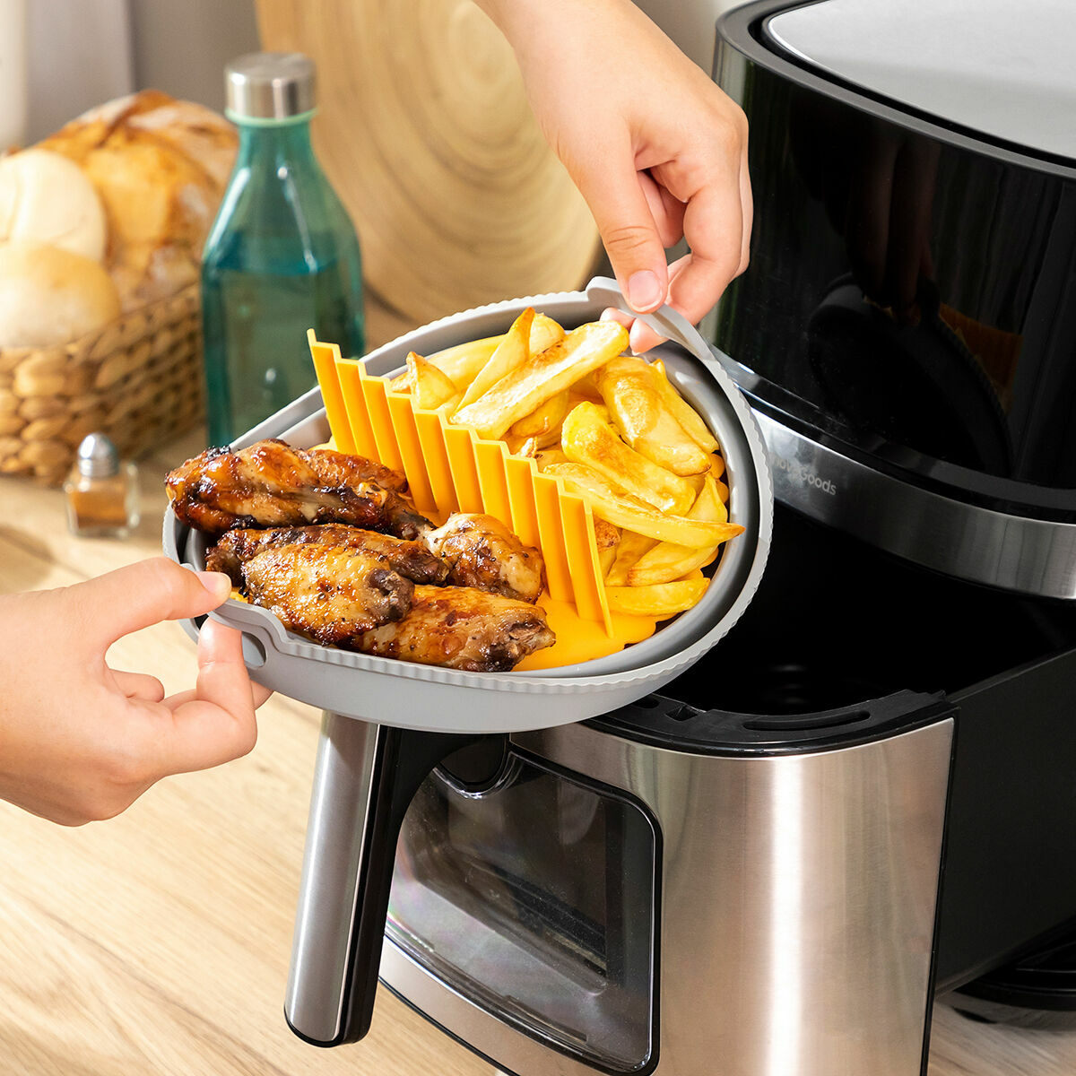 Paket sklopivih silikonskih košara s ručkama i separatorima za zračnu fritezu InnovaGoods (3 komada)