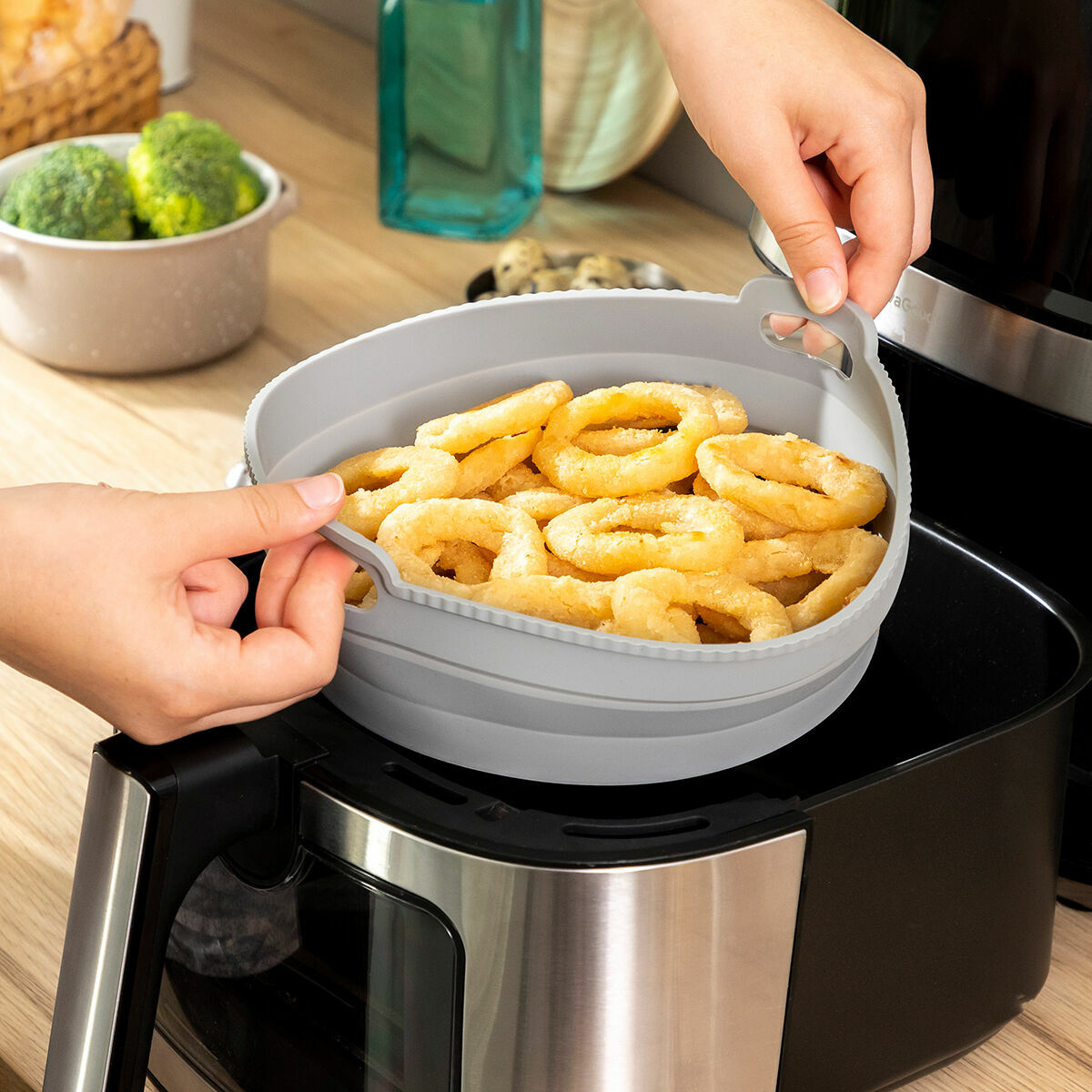 Paket sklopivih silikonskih košara s ručkama i separatorima za zračnu fritezu InnovaGoods (3 komada)
