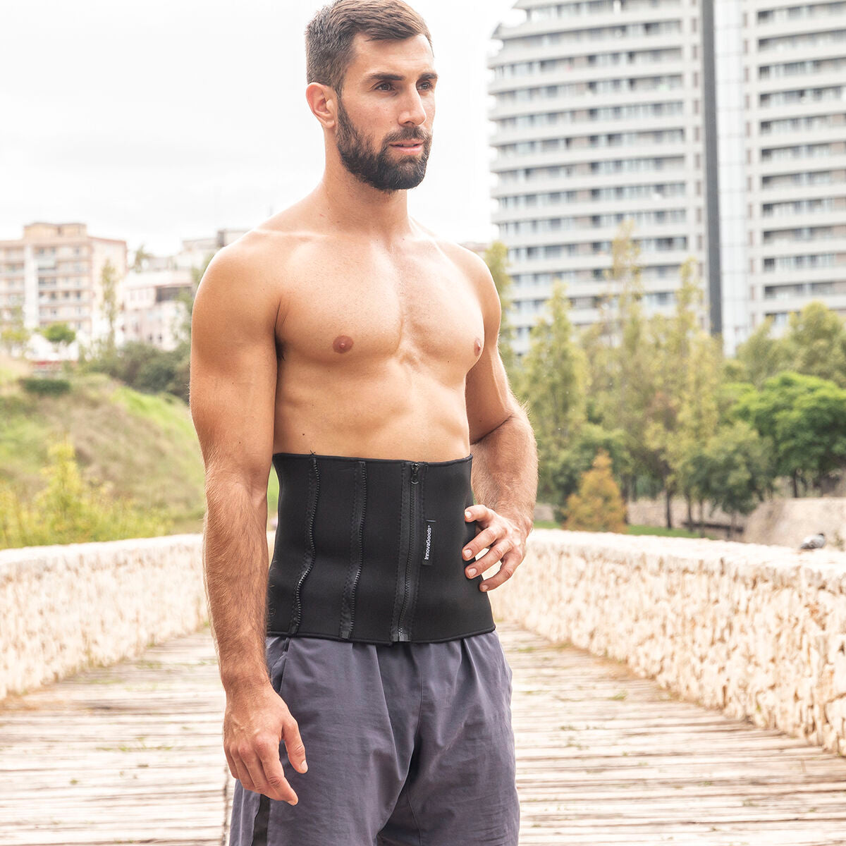 Paket vibracijska platforma s zvučnikom, trakovi otpora, daljinski i sportski pojas Sauna InnovaGoods