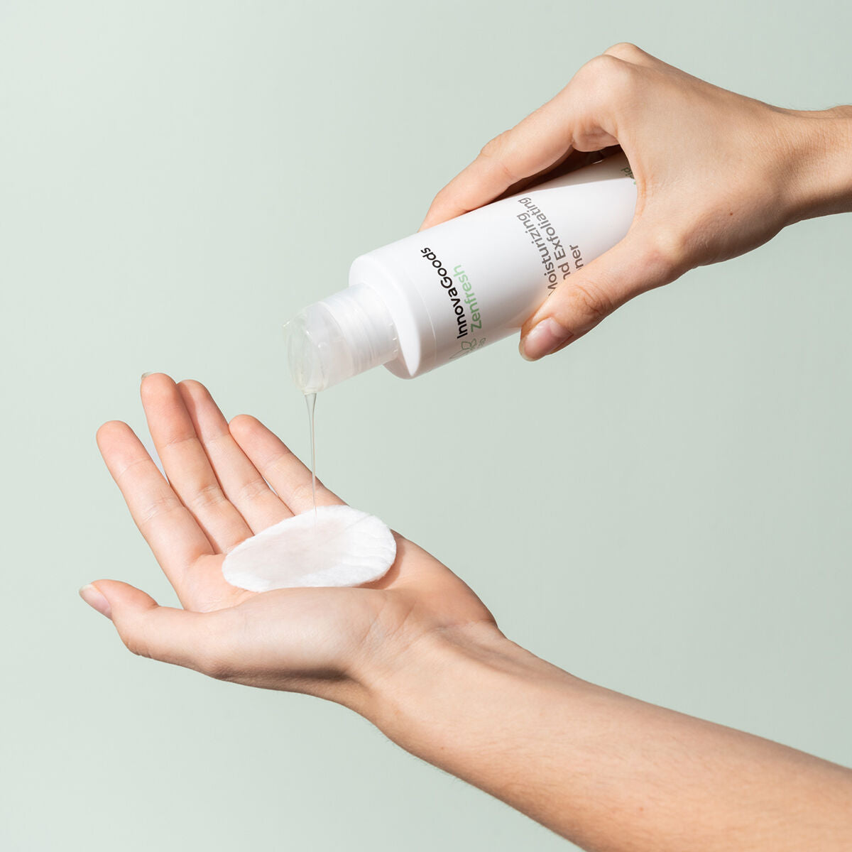 Paket električna sauna za lice, CBD gel za čišćenje lica Zenpure 200 ml i tonik CBD Zenfresh 150 ml InnovaGoods
