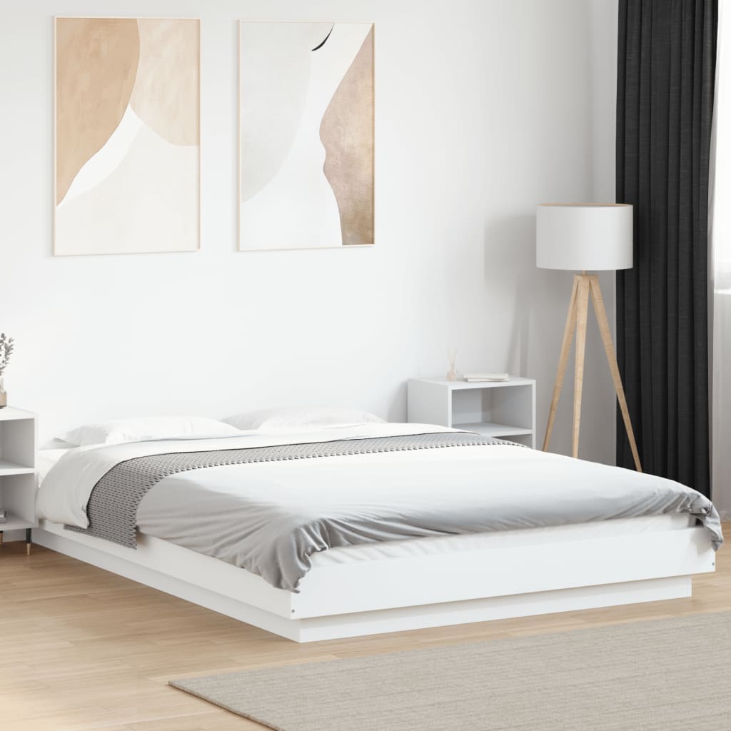 Okvir kreveta s LED svjetlima bijeli 140 x 190 cm drveni