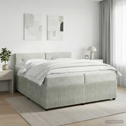 Boxspring krevet s madracem Svjetlosiva 200 x 200 cm Baršun Zelena