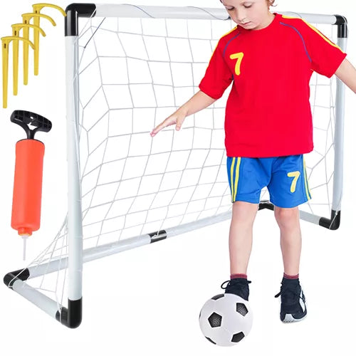 Nogometni gol s loptom i pumpom