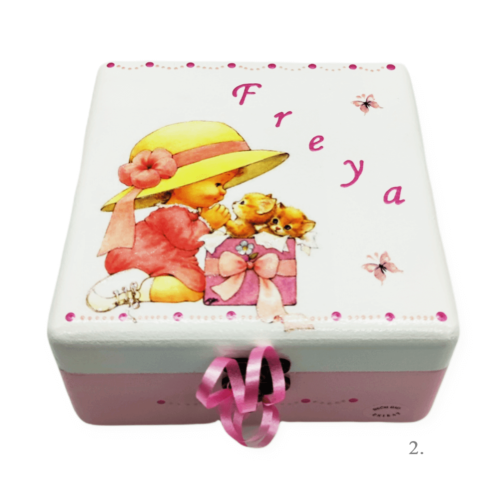 Škatla spominov, personalizirana z imenom – darilo za rojstvo, krst ali rojstni dan otroka – 2. 16x16x10cm -165132