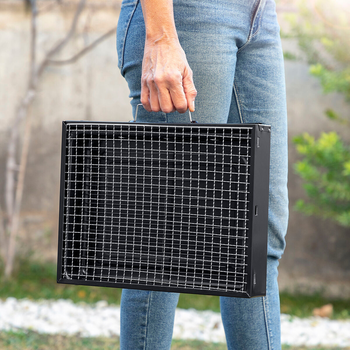 Prijenosni sklopivi roštilj na drveni ugljen BearBQ InnovaGoods