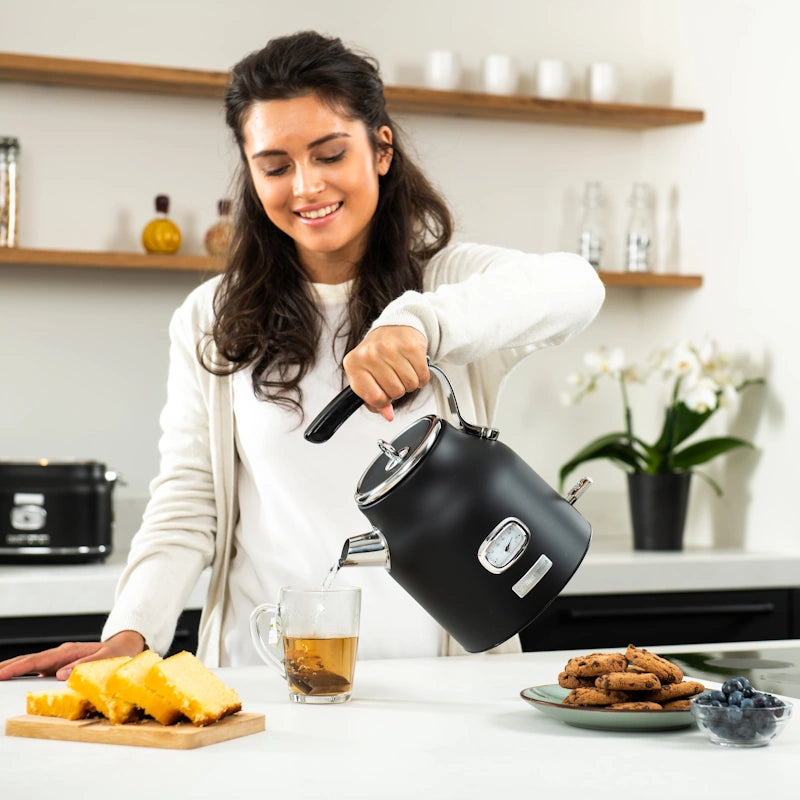 Westinghouse Retro Black Kettle
