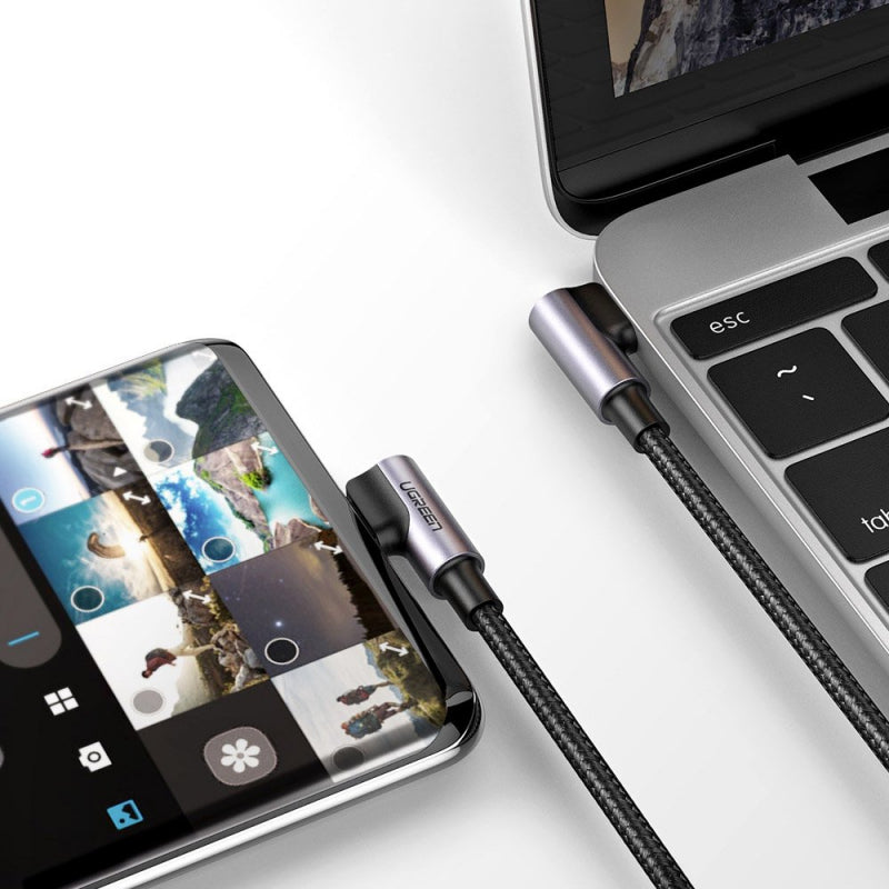 Ugreen USB-C na USB-C kabel US323 kotni 60W 3A 1m črn