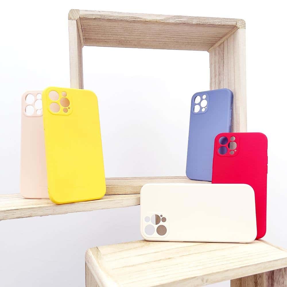 Wozinsky Color Case silikonska fleksibilna vzdržljiva torbica za iPhone 12 Pro rdeča