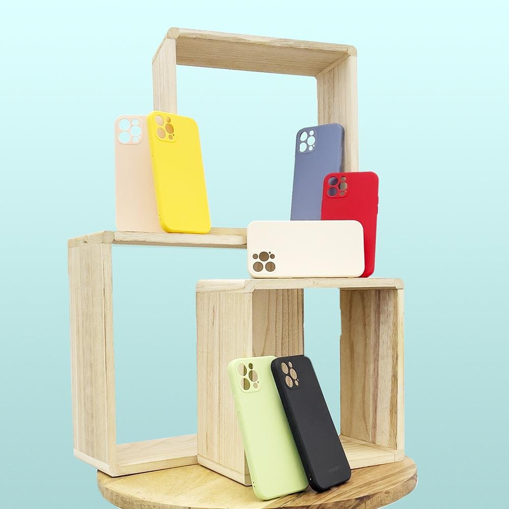 Wozinsky Color Case silikonska fleksibilna vzdržljiva torbica za iPhone 12 Pro rumena