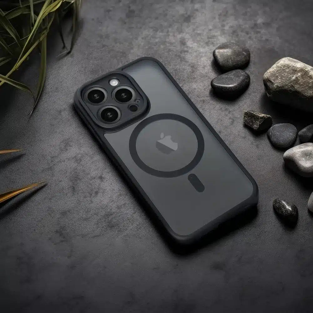 Full Matte Mag Cover etui, združljiv z MagSafe, za iPhone 13 Pro, črn