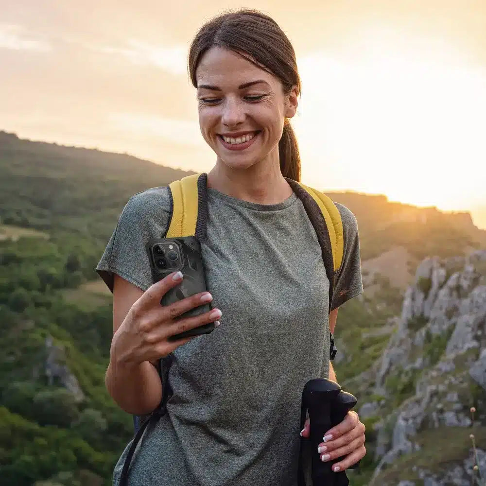 Ovitek Armor Mag Cover, združljiv z MagSafe za iPhone 15, črn
