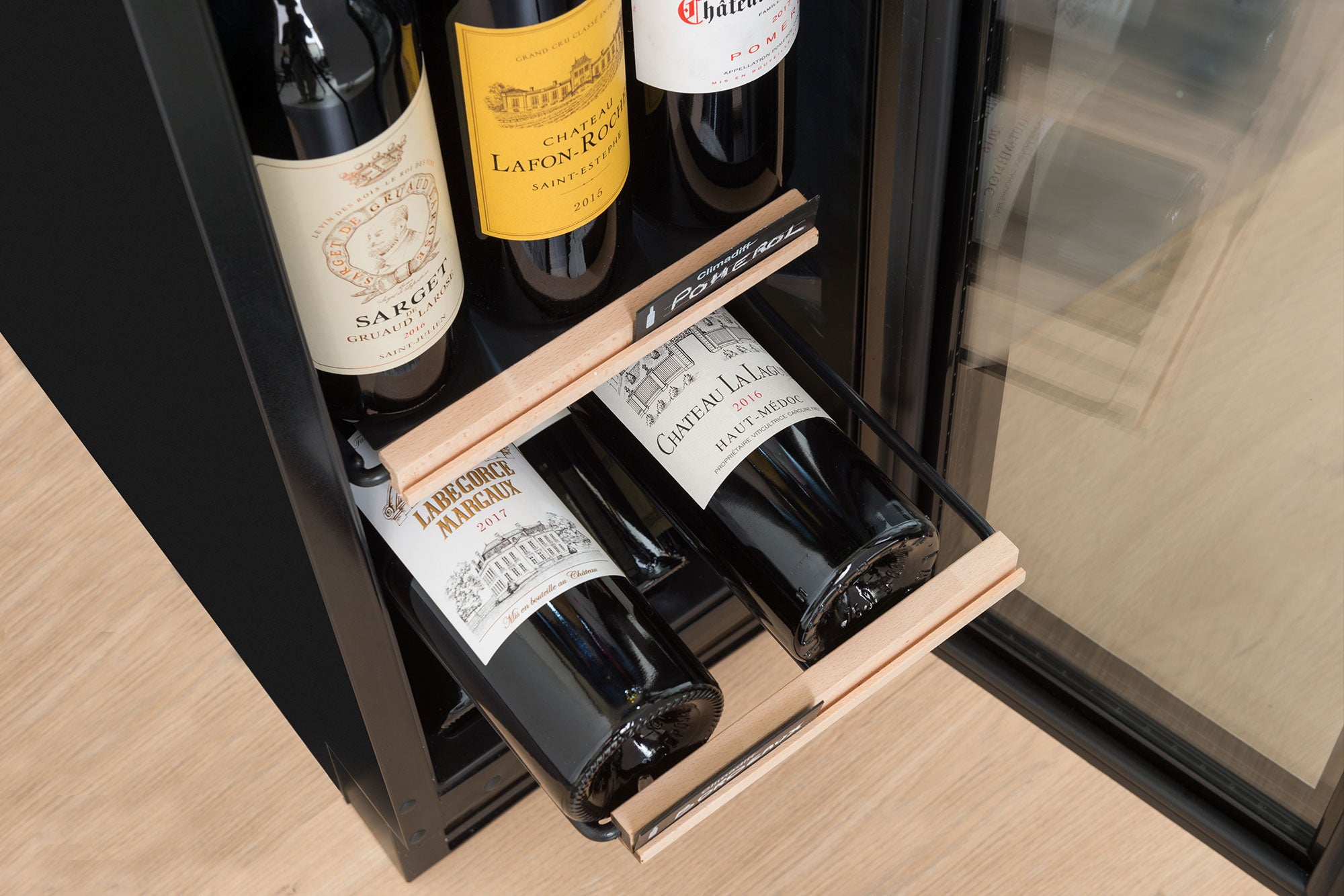Hladnjak za vino Avintage AVU23TB1