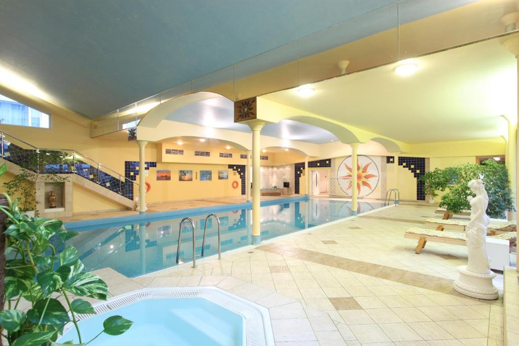 Praga, 2, 3 ali 4 nočitve za 2 osebi z zajtrkom ali polpenzionom in wellnessom v Top Hotel****