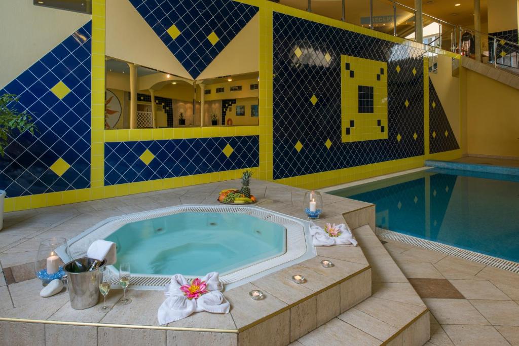 Praga, 2, 3 ali 4 nočitve za 2 osebi z zajtrkom ali polpenzionom in wellnessom v Top Hotel****