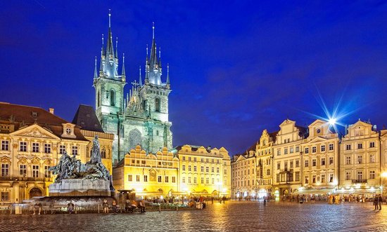 Praga, 2, 3 ali 4 nočitve za 2 osebi z zajtrkom ali polpenzionom in wellnessom v Top Hotel****