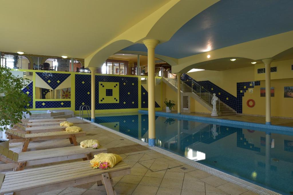 Praga, 2, 3 ali 4 nočitve za 2 osebi z zajtrkom ali polpenzionom in wellnessom v Top Hotel****